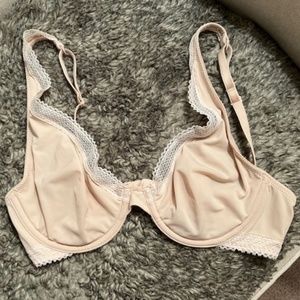 Very good condition! Victoria's Secret bra, 32c, nude, unlined
